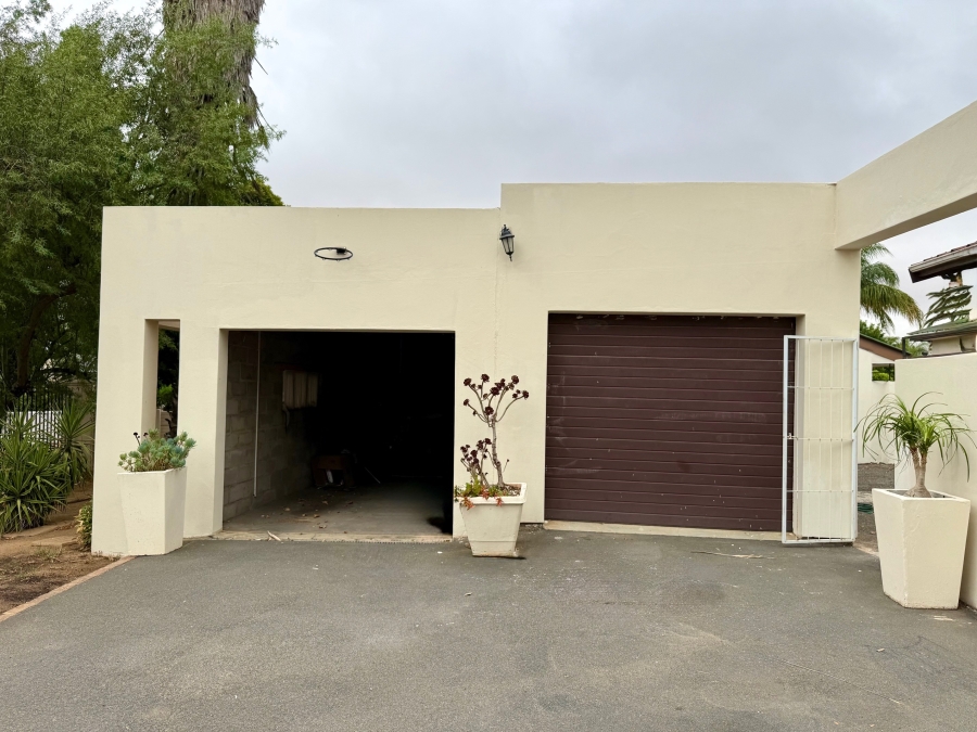 4 Bedroom Property for Sale in Bergzicht Western Cape